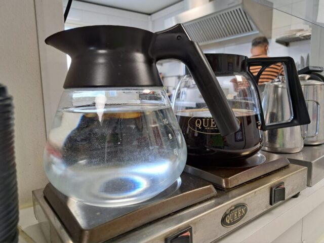 Teevesi ja kahvipannut